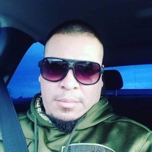 Meet your Posher, Victor flores